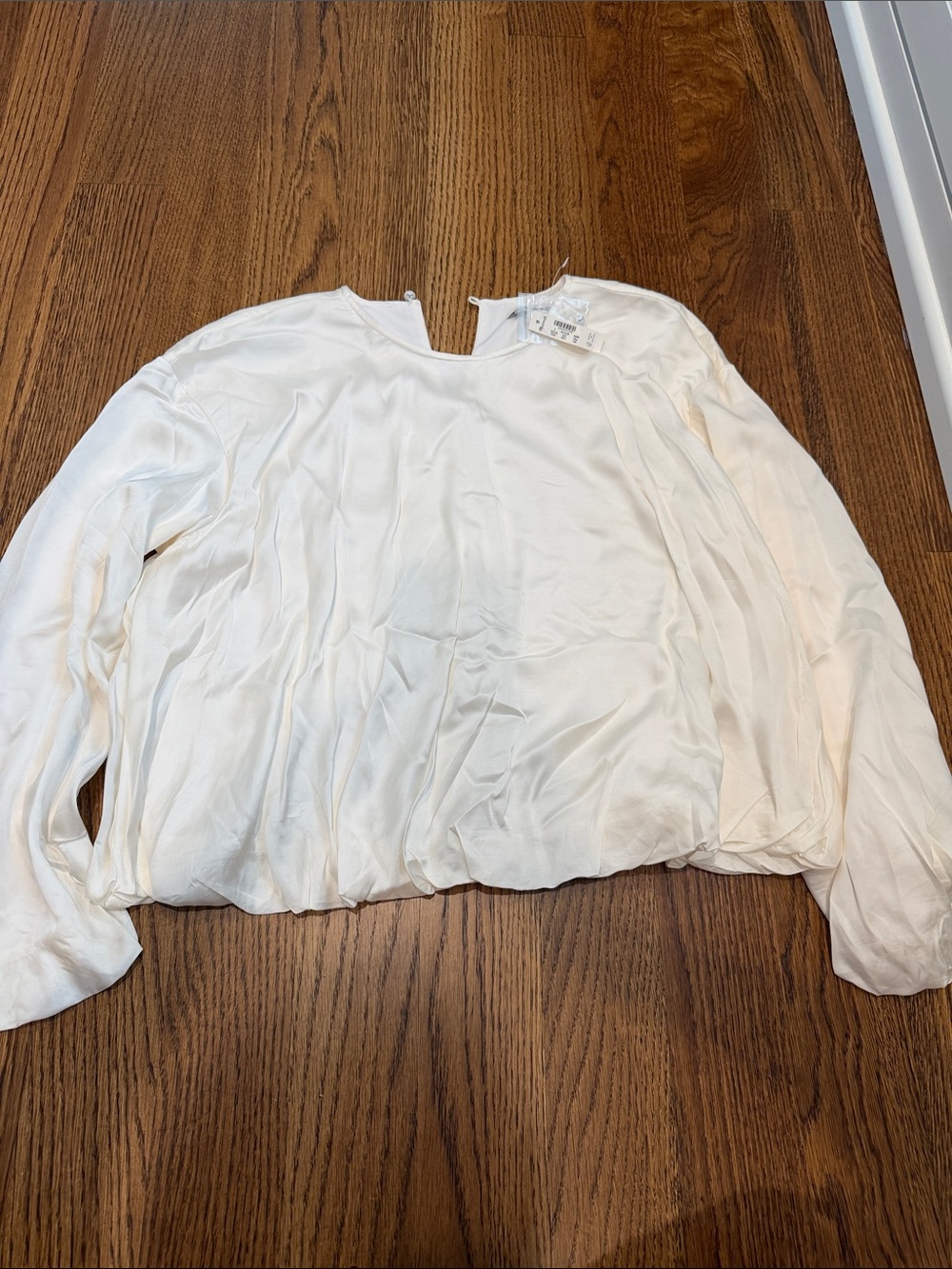 Women's White Long-Sleeve Blouse - Lightweight bubble Top